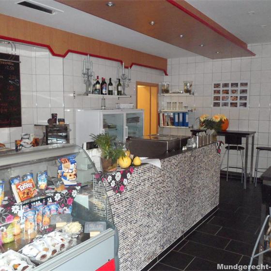 Theke mit Vitrine im Imbiss von Mundgerecht Dresden